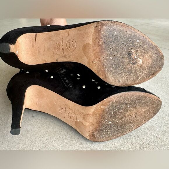 Chanel 2018 Pearl Embellished Suade Cap Toe Ankle Booties Size 36.5 - Picture 11 of 14